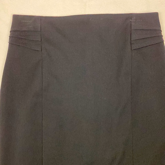 Express black skirt fully lined size 4 - Picture 3 of 11